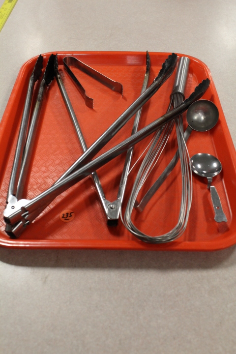 lot 235 image: Utensil lot