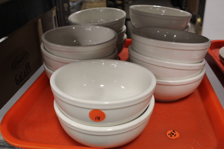 lot 267 image: Bowl lot