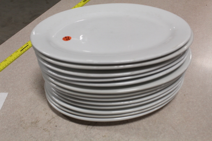 lot 272 image: Oval plates