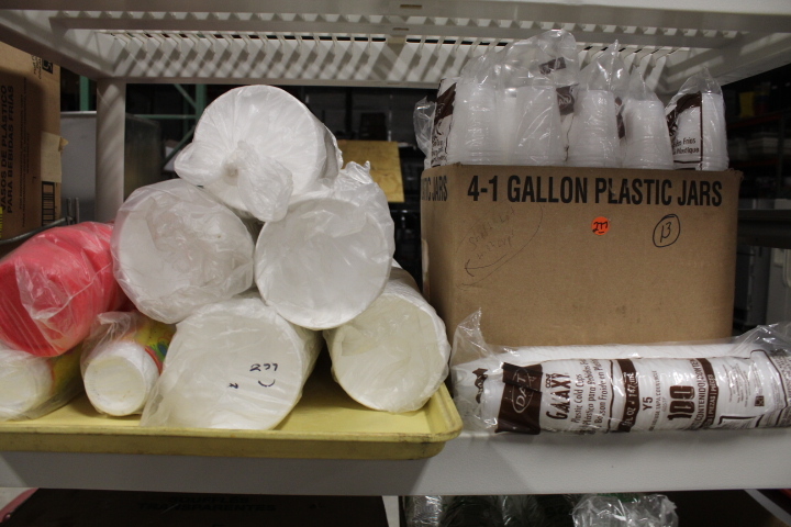 lot 277 image: disposable cup lot