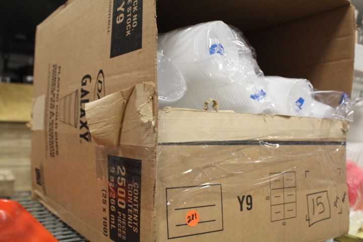 lot 281 image: Disposable cup lot