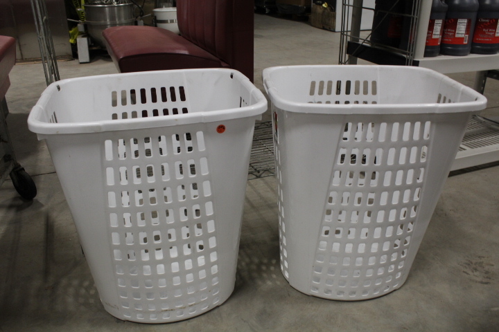 lot 286 image: Laundry baskets