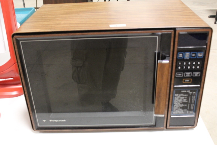 lot 287 image: Microwave