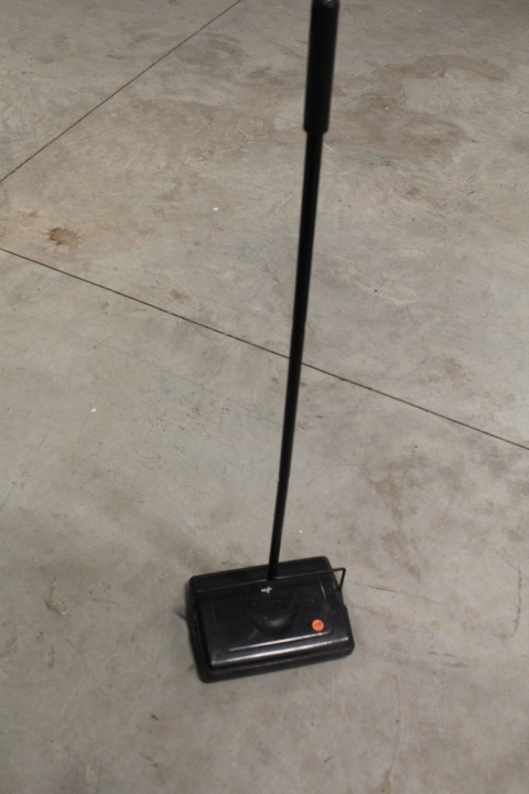 lot 288 image: Floor sweeper