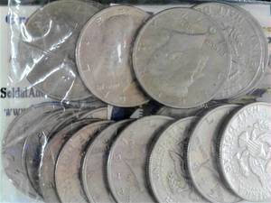lot C2-JT111 image: 20- 1972 Kennedy Half Dollar 50 Cents