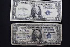 lot I1-SE121 image: 2- $1.00 Dollar Bills US Currency