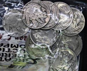 lot F1-SE108 image: 1930s Buffalo Nickels LOT