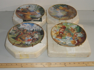 lot 128 image: Alice In Wonderland Plate Collection
