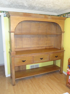 lot 100 image: Wooden Hutch