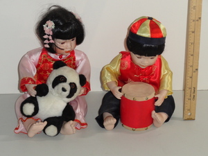 lot 199 image: Danbury Mint Collectible Dolls #1