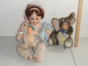 lot 206 image: Collectible Dolls #4