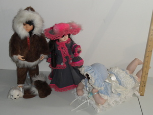 lot 207 image: Collectible Dolls #5