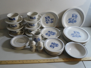 lot 231 image: Dishes Lot #4