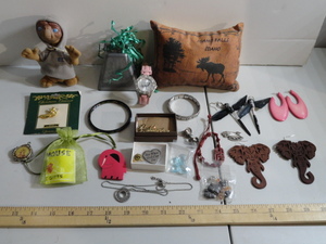 lot 247 image: Jewelry Lot