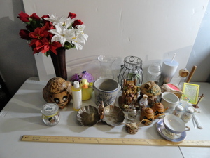 lot 248 image: Decorations Lot #1