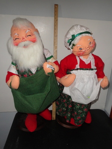 lot 279 image: Mr. and Mrs. Santa Clause