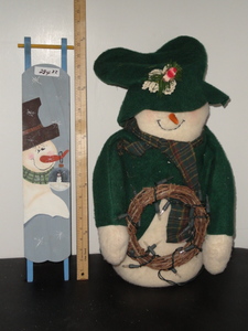 lot 284 image: Winter Decorations