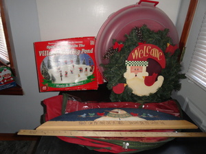 lot 285 image: Winter Decorations Lot