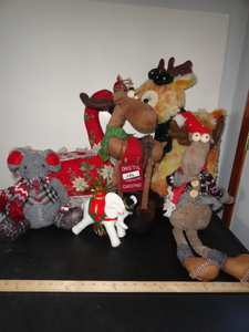 lot 286 image: Winter  Christmas Stuff Animal Lot