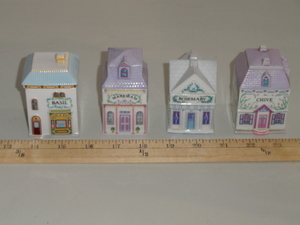 lot 107 image: RARE Lenox Spice Villages #3 - 1989 Limited Run