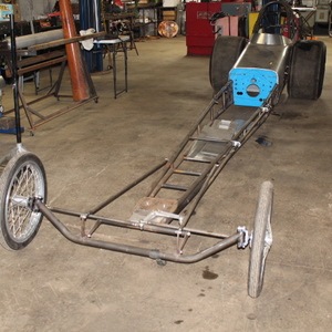lot 300 image: Nostalgic Look  -  Front Engine Drag Car  rolling chassis