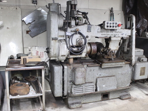 lot 304 image: Gear Hobbing Machine Double Thread Worm by Barber Colman