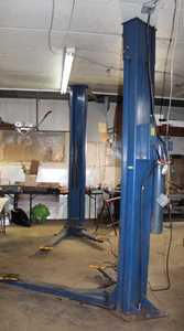 lot 306 image: 7000 pound CarTruck Lift   - MUST BE PICKED UP ON THURSDAY, AUGUST 18th. (1000 to 200)