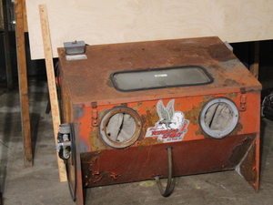 lot 317 image: Snap-On Glass Bead Cabinet