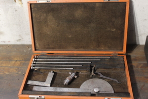 lot 325 image: Starrett Inside Micrometer