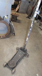 lot 336 image: Floor Jack