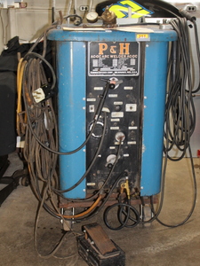 lot 351 image: P&H AC-DC ARC Welder