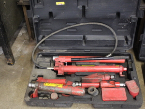 lot 375 image: Port-A-Power Set