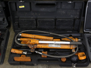 lot 376 image: Port-A-Power Set