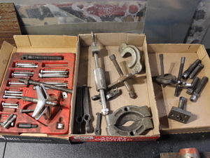 lot 423 image: Pullers