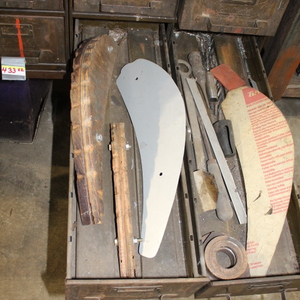 lot 434 image: Drawer Lots