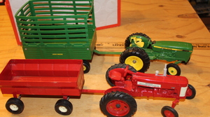 lot 30B image: John Deere and Farmall Toys (Metal)