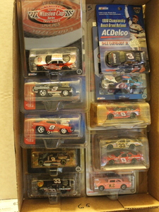 lot 65 image: Die Cast 164 Scale Car Lot - NIB