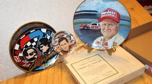 lot 86 image: Collectible Plates