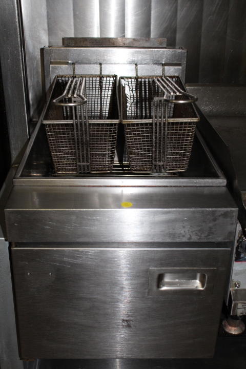lot 10 image: Eagle Counter Top Gas Fryer