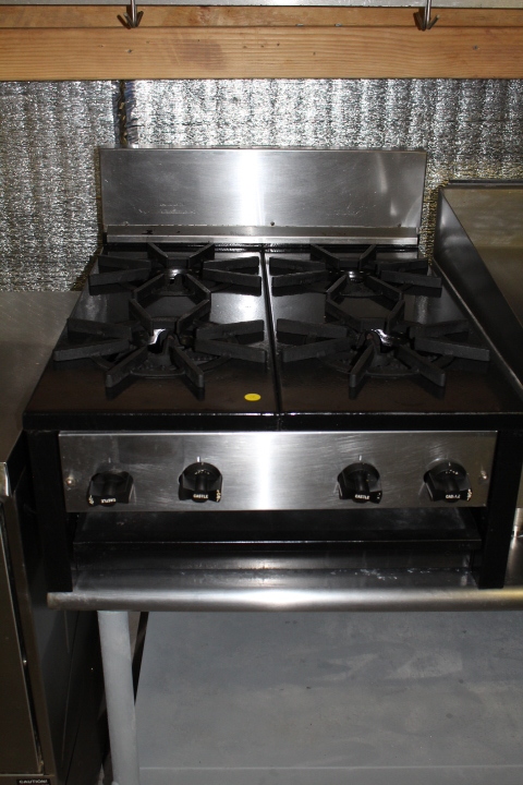 lot 16 image: 4 Burner Gas Range