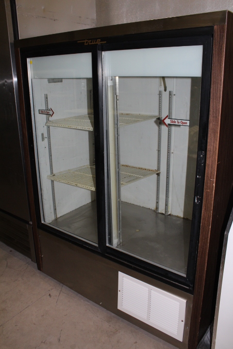 lot 21 image: True Glass Door Cooler