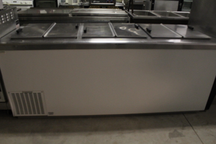 lot 29 image: Ice Cream Dipping Cabinet