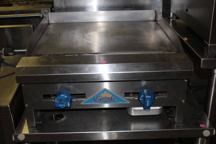 lot 32 image: 2 Gas Grill