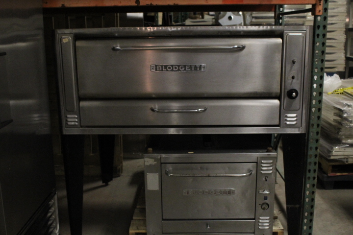 lot 49 image: Blodgett Pizza Oven