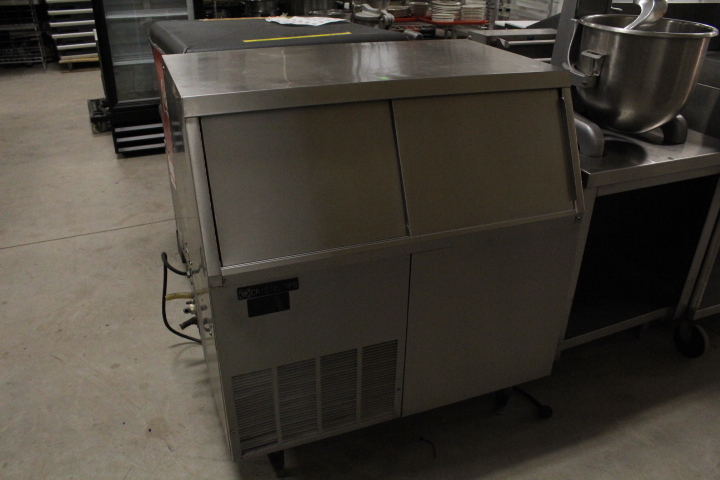 lot 53 image: Crystal Tips Under Counter Ice Machine
