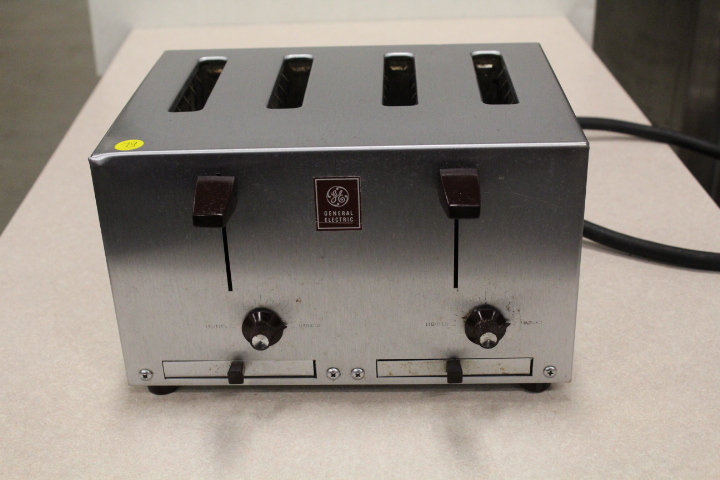 lot 79 image: General Electric 4 Slice Toaster