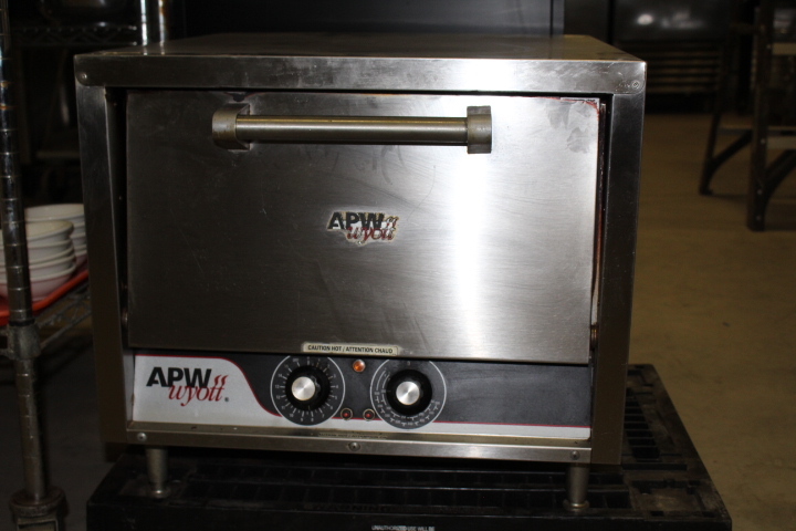 lot 84 image: APW Wyott Pizza Oven