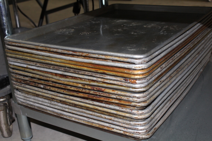 lot 102 image: Sheet pans - Full Size