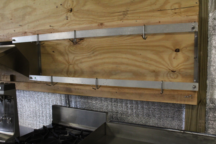lot 104 image: Pot Rack