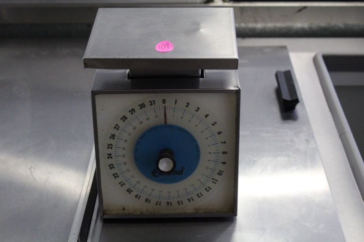 lot 109 image: Edlund Portion Scale